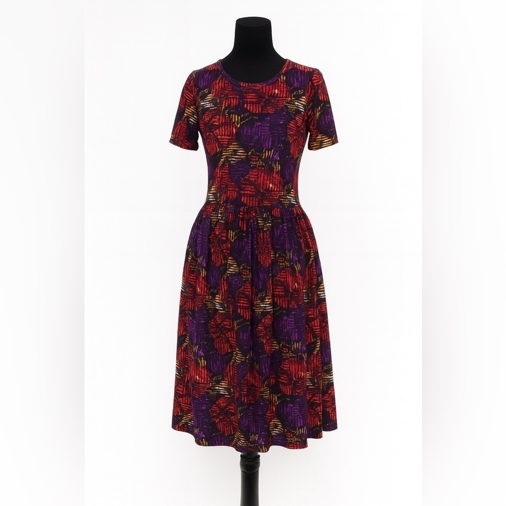 LuLaroe | Amelia Floral Red 3/4 Sleeve Scoop Neck Hidden Pockets Dress Small